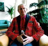 Beeldvergroting: Trendwatcher De Neck:?...roodgeruite jasjes met zwarte revers...?