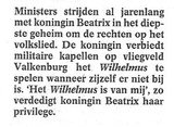 Beeldvergroting: Beatrix claimt het Wilhelmus (bron: de Volkskrant / Bieslog)